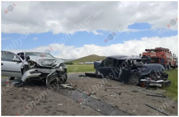 Ալագյազ-Ծաղկահովիտ ճանապարհին բախվել են «Opel»-ն ու «ՎԱԶ 2107»-ը. կա 1 զոհ, 4 վիրավոր